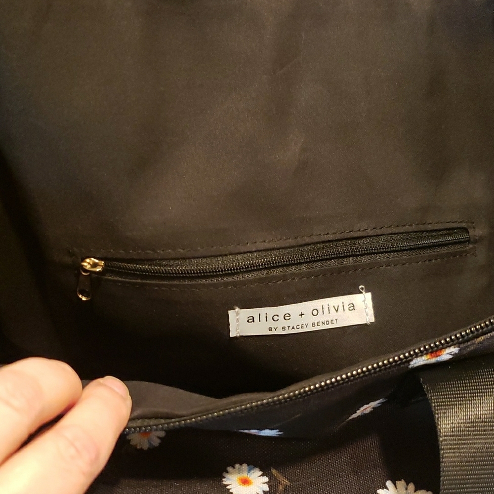 Alice + Olivia Black Floral Duffle Bag and Bucket Hat Set - Picture 7 of 13
